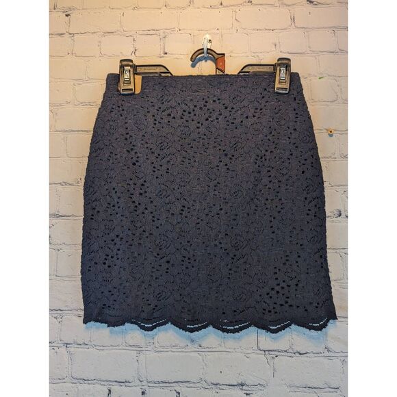 Hollister new lined lace mini skirt size small - Picture 3 of 4